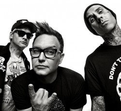 Οι Blink-182 «ρίχνουν τις ευθύνες στην νιότη τους»