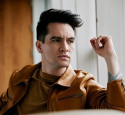 Ένα …metal κομμάτι από τον Brendon Urie των Panic! At The Disco 
