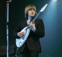 Η κόρη του Brian Jones ισχυρίζεται πως ο πατέρας της δολοφονήθηκε 