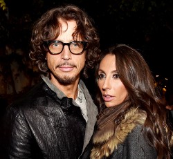 Μηνύει εκ νέου τους Soundgarden η Vicky Cornell 