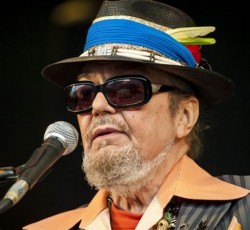 Μια «παρέλαση» πνευστών για τον Dr. John… 