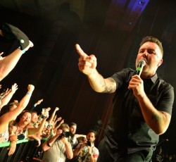 Οι Dropkick Murphys γιορτάζουν με… γροθιές το St. Patrick’s Day