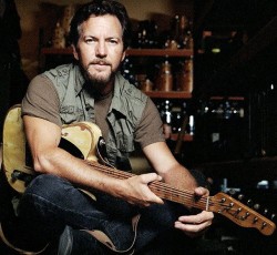 Ο Eddie Vedder διασκευάζει Chris Cornell 