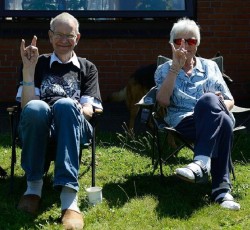 Ηλικιωμένο ζευγάρι δέχεται μήνυση επειδή έπαιζε Iron Maiden σε υψηλές εντάσεις  