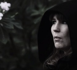 "Immanent Fire": Νέο άλμπουμ από την dark folk τραγουδίστρια, Emily Jane White