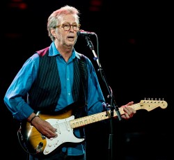O Eric Clapton διασκευάζει Prince 