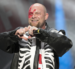 Συνεργασία των Five Finger Death Punch με Brian May και Kenny Wayne Shepherd