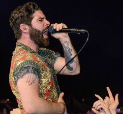 To "Cafe D’Athens" των Foals 