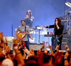 Οι Foo Fighters, ο Zac Brown και ο Tom Morello διασκευάζουν Black Sabbath