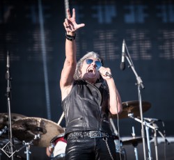 Ο Γιώργος Γάκης διασκευάζει στα αγγλικά "Το Παλιό Μου Παλτό" του Δάντη