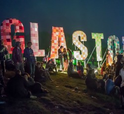 Glastonbury 2019: Οι Killers και οι Cure headliners του φεστιβάλ 