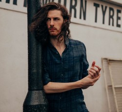 Ο Hozier έρχεται στο Release Athens 