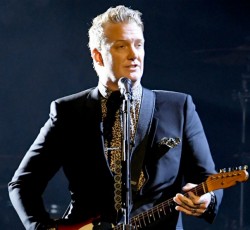 O Josh Homme «στο πλευρό» του Jack White 