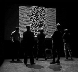 Δέκα φιλμ για το "Unknown Pleasures" των Joy Division 