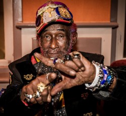 Lee "Scratch" Perry: «Σας παρακαλώ όχι άλλη μαριχουάνα...» 