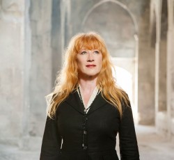 Εκπλήξεις για τη συναυλία της Loreena McKennitt στην Αθήνα