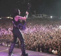 Οι Manowar αποκαλύπτουν τον σχεδιασμό της σκηνής του "The Final Battle" 