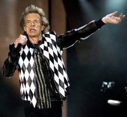 O Mick Jagger επιστρέφει στην σκηνή μετά από την επέμβαση στην καρδιά 