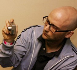 Moby: «Η ερώτηση που δεν έπρεπε να κάνω στον Axl Rose…»