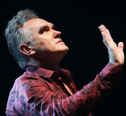 "I Am Not Α Dog Οn Α Chain": Ο Morrissey επιστρέφει… 