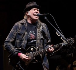 Στα σκαριά νέο άλμπουμ του Neil Young με τους Crazy Horse 
