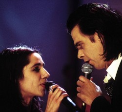 O Νick Cave για την PJ Harvey: «Όταν με χώρισε παραλίγο να μου φύγει η σύριγγα από τα χέρια…»