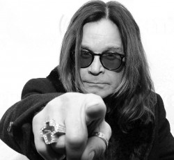 "Under the Graveyard": Ο Ozzy Osbourne επιστρέφει στα σκοτεινά ‘70s 