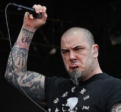 Ο Philip Anselmo στο... "Tom Araya Theme Song"