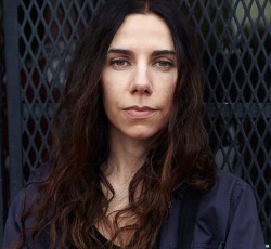 Δυο νέα κομμάτια από την PJ Harvey 