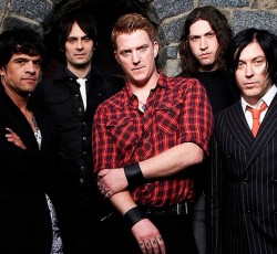 Οι Queens Of The Stone Age επανακυκλοφορούν τα πρώτα τους άλμπουμ σε βινύλιο