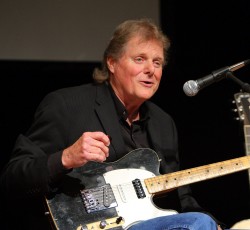 Πέθανε ο θρυλικός session κιθαρίστας Reggie Young 