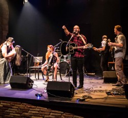 Κερδίστε προσκλήσεις για τη συναυλία του Remi & The Road