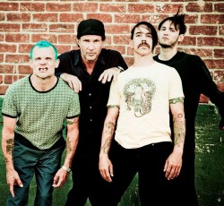 Red Hot Chili Peppers στις… πυραμίδες 