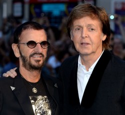 Ο Paul McCartney «συναντά» τον Ringo Starr και παίζουν κομμάτια των Beatles