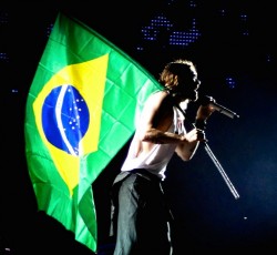 Ντάντσι Μαντουβάνι: «Το ροκ οδηγεί στον κομμουνισμό, τις αμβλώσεις και τον σατανισμό» 