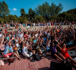 "I Was Made For Lovin' You": 270 μουσικοί διασκευάζουν Kiss