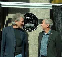 O Roger Waters συναντά τον Nick Mason στο… "Set The Controls For The Heart Of The Sun" 