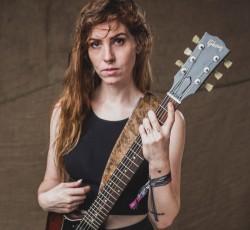 "You Don't Have To Cry": Νέο video από την Emma Ruth Rundle 