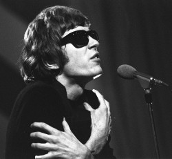 Πέθανε ο «σκοτεινός» crooner, Scott Walker 