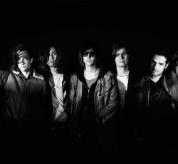 Ένα «ενήλικο» κομμάτι από τους Strokes 