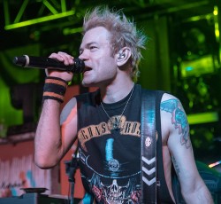 Νέο κομμάτι και άλμπουμ από τους Sum 41