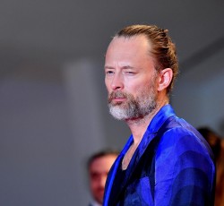 Ο Thom Yorke «τα χώνει» στην Theresa May για το Brexit