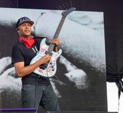 Tom Morello και Serj Tankian προς τιμήν του Chris Cornell