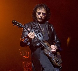 O Tony Iommi σολάρει για τους Candlemass  