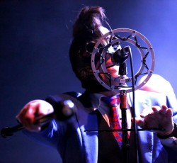 Η πολύχρωμη μοϊκάνα του Maynard James Keenan 