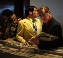 Τα βινύλια ξεπερνούν τις πωλήσεις των CDs! 