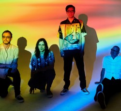 Νέο άλμπουμ-έκπληξη με διασκευές από τους Weezer
