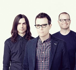 Ακούστε το "The Black Album" των Weezer