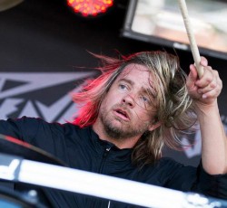 Will Hunt: «Γαμ@@@ ερασιτέχνες. Αν είναι να κάψετε τα όμορφα Pearl ντραμς μου, κάντε το σωστά…» 