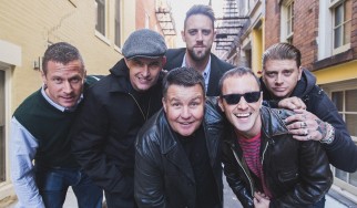 Οι Dropkick Murphys live στο παράθυρο τρίχρονου καρκινοπαθή